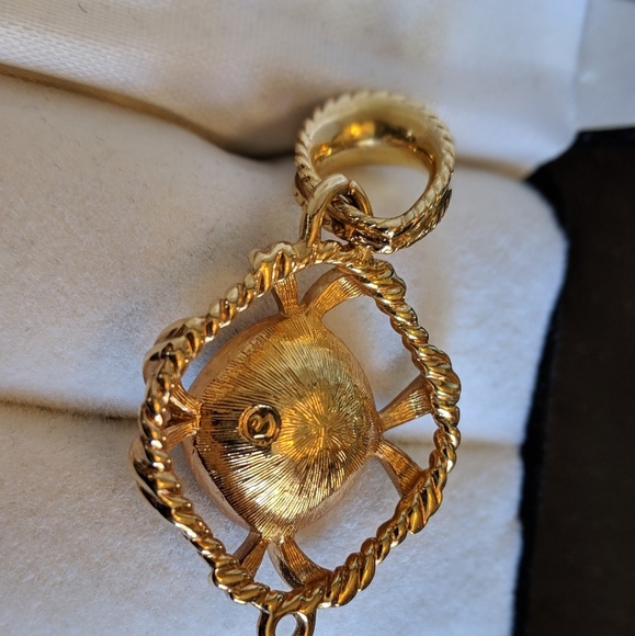 Pendant - Picture 2 of 3